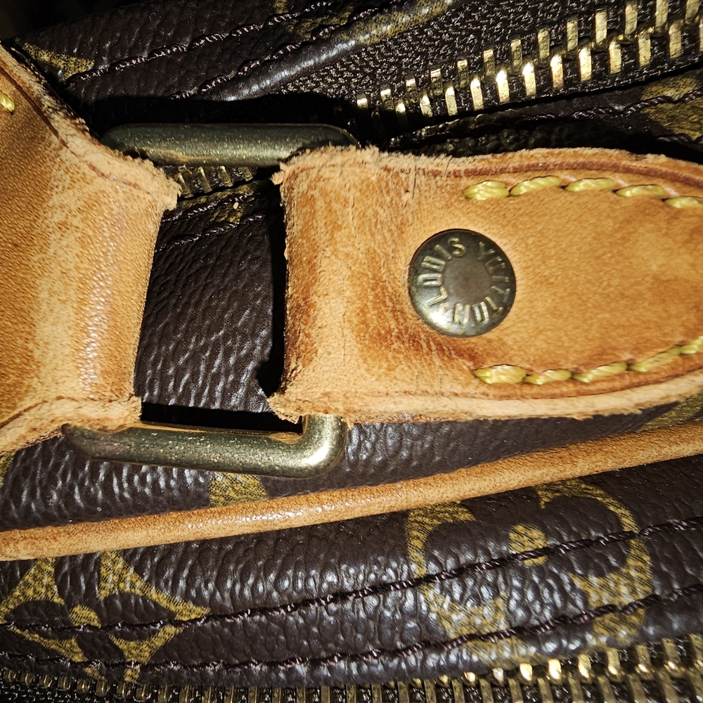 LV w/COA Monogram Reporter Bag in EUC - Picture 13 of 15